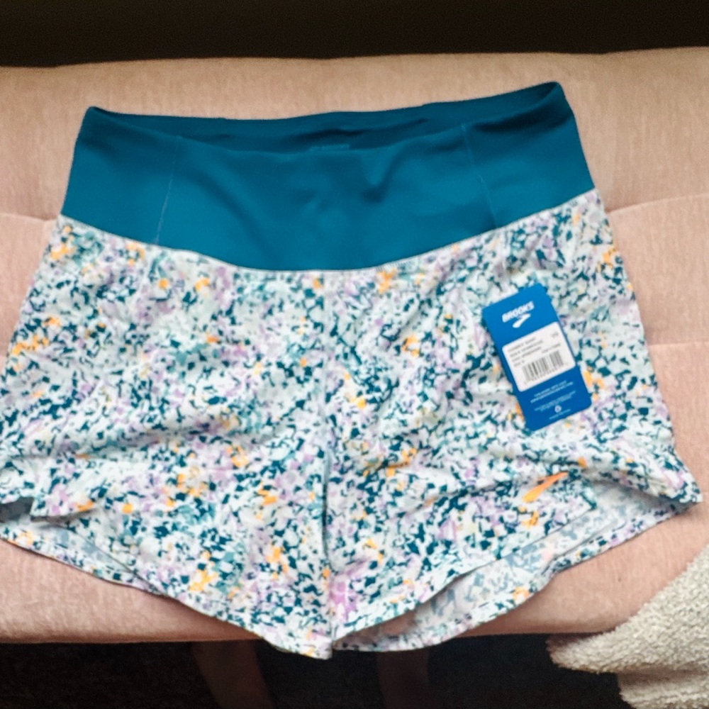Brooks 5” chaser shorts